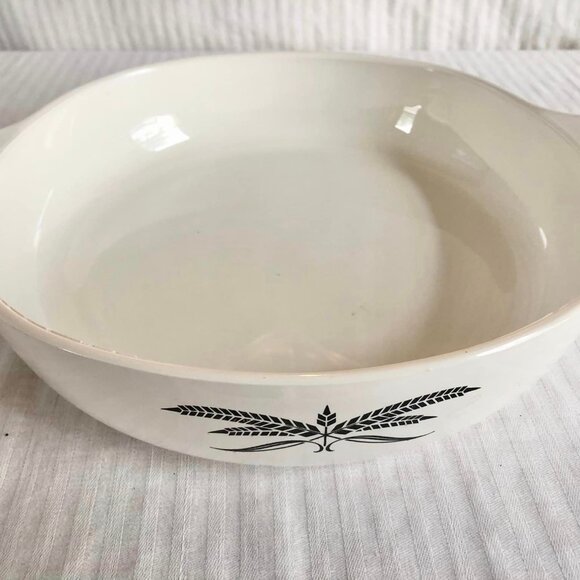 Anchor Hocking 11" White/Black Wheat Pattern Casserole Dish - Picture 1 of 7